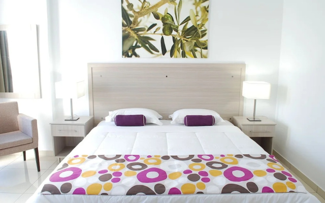 Frixos Suites Hotel Apartments
