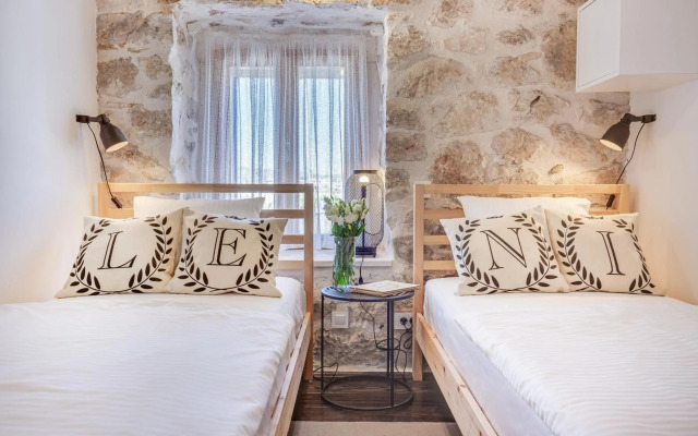 Luxury LeNi Guest House