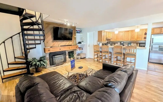 Flying Dutchman 1164 by SummitCove Vacation Lodging