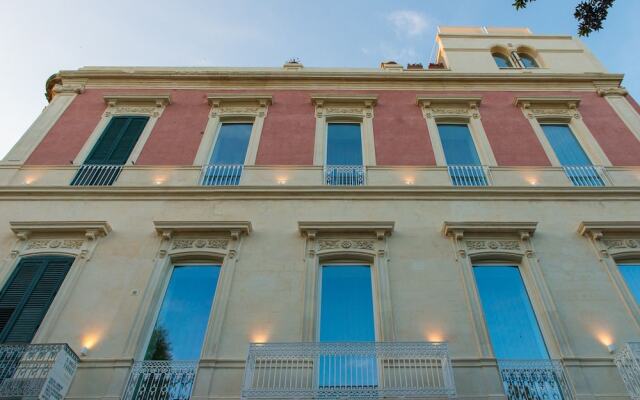 Отель Le Bifore Charming House Лечче вид на фасад