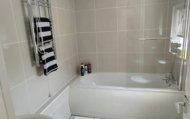 Old School House-2 Bedroom-sleeps 6-large Garden
