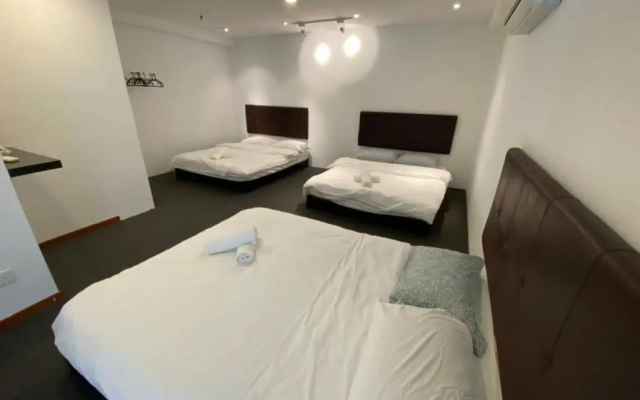 Sunrise Gurney Beautiful Sea or City view Duplex 2BR