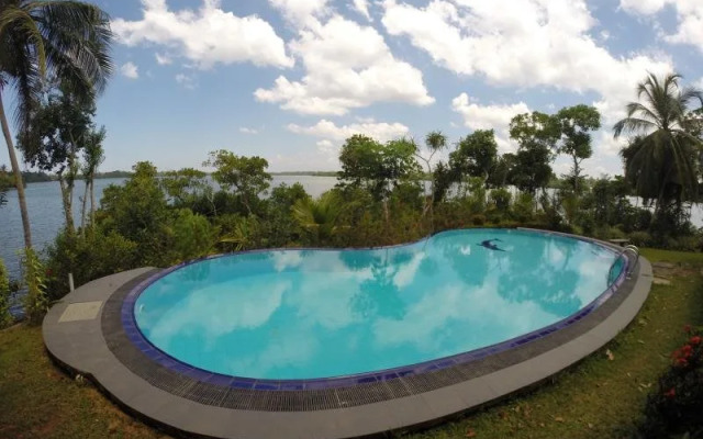 Whispering Waters Lodge