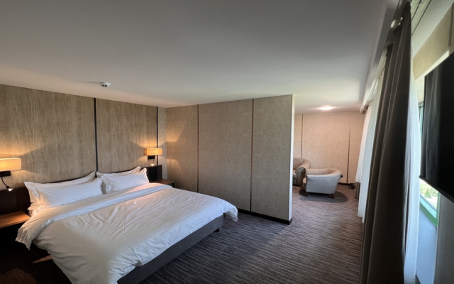 Pyramids Resort (Пирамидс Резорт)