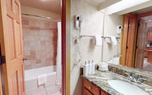 Laurelwood Condominiums Studio Premier Unit 403