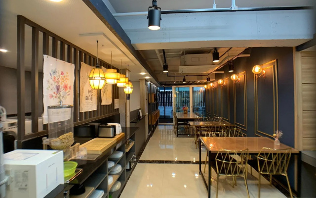 J-Honor Guesthouse
