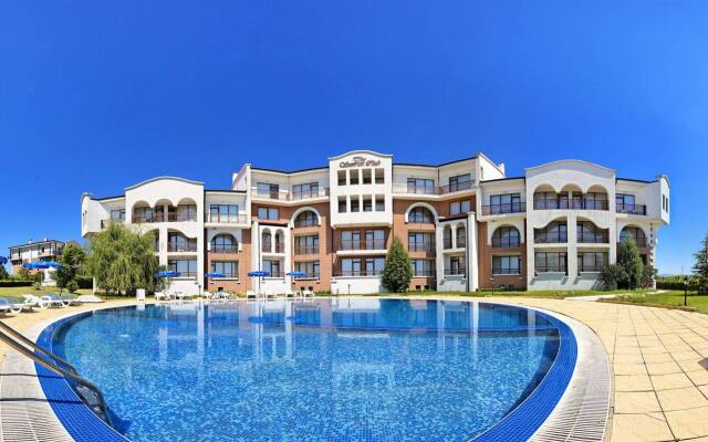 Sunrise Club Apart Hotel Равда вид на фасад