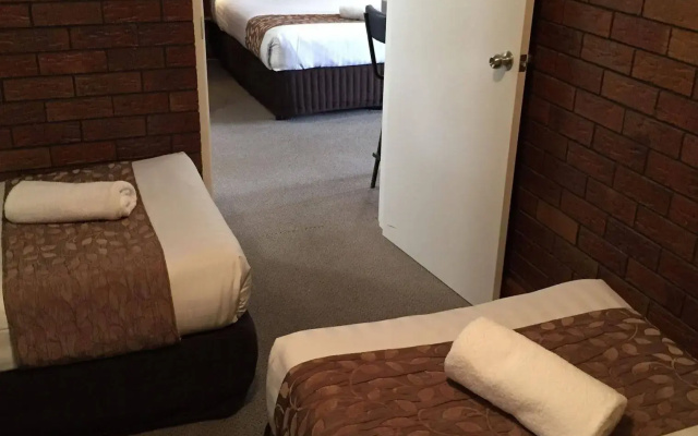 Ruthven Street Motor Inn