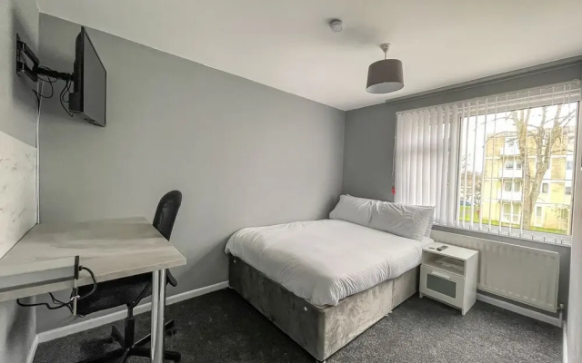 Impeccable 2-bed Home Close to City Centre!!