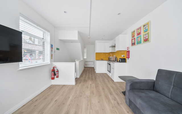 2 Bed Flat - Sleeps 3 - Parking - Wifi