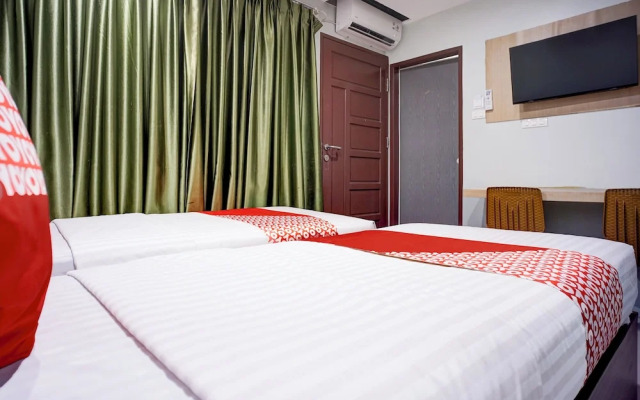 OYO 94772 Gapura Hotel