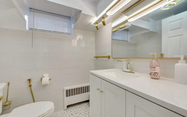 1 Mi to Downtown: Salem Vacation Rental!