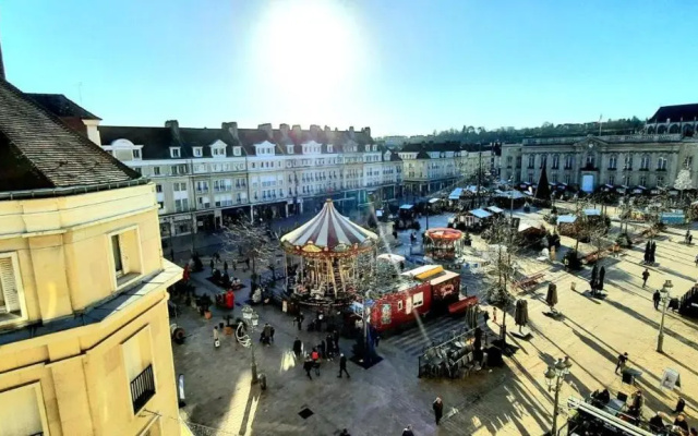 F2 Avec Sauna, Vue D'exception Place de la Mairie (Adults Only)
