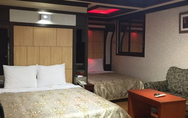 Equus Motel