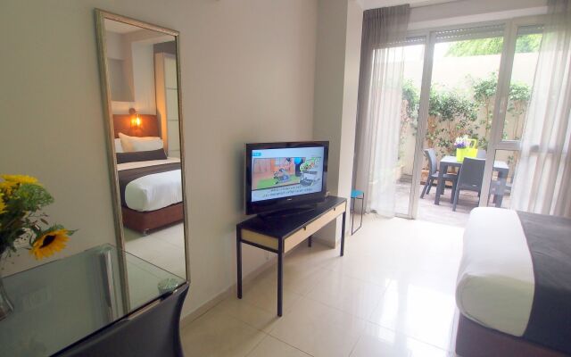 Sea Land Suites Израиль, Тель-Авив - 11 отзывов об отеле, цены и фото номеров - забронировать отель Sea Land Suites онлайн комната для гостей