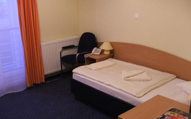 Rose City Hotel