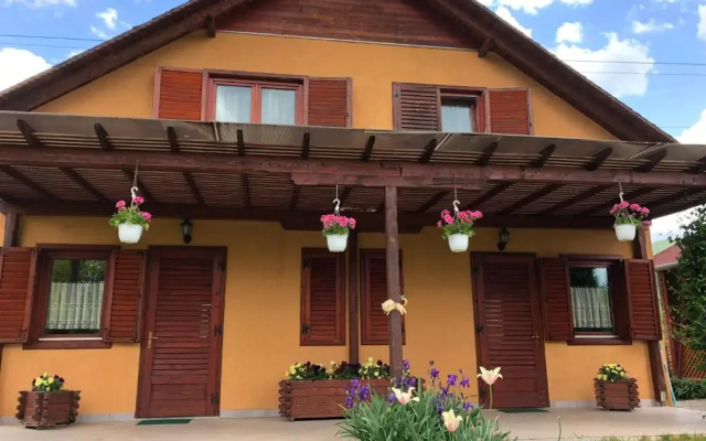 Hanga Apartments