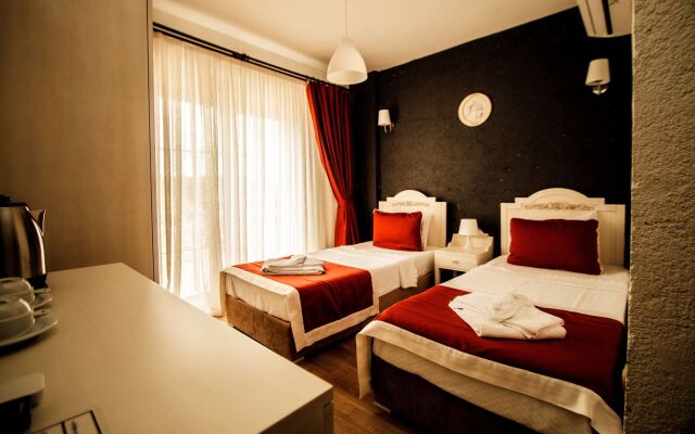 Sandal Alaçatı - Adults Only