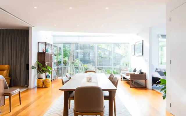Luxury 4 Bedroom Home With Private Cinema