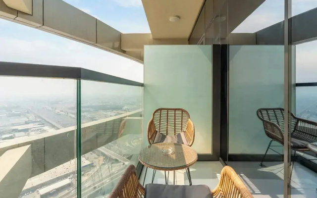 Lux BnB Aykon Tower Skyline Views