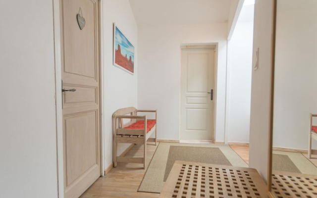 Charming Villa in Siran With Pool