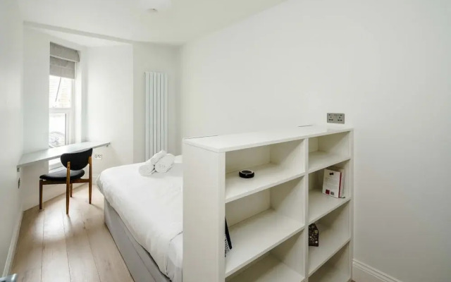 Stylish 2 Bedroom / 2 Bath In Notting Hill