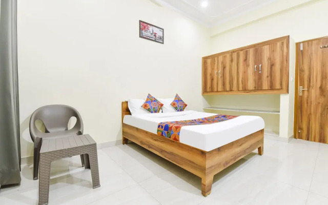 Fabhotel Living