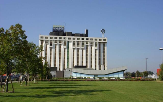 Отель Four Points by Sheraton Padova Италия, Падуя - отзывы, цены и фото номеров - забронировать отель Four Points by Sheraton Padova онлайн вид на фасад