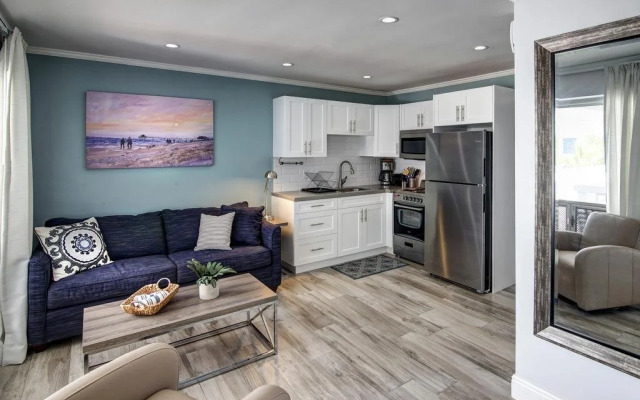 May-Dee Suites
