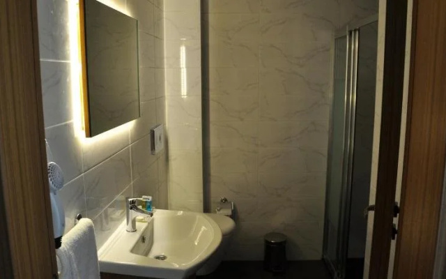 Ela Hotel