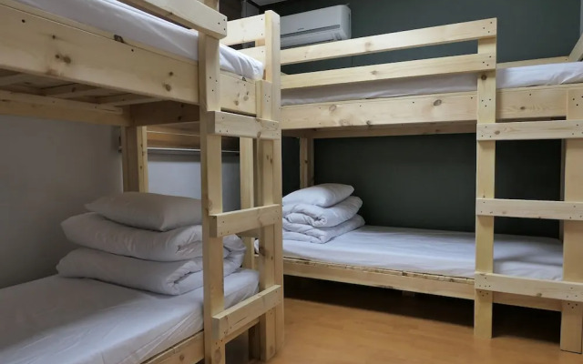 YOUNG STAY - Hostel