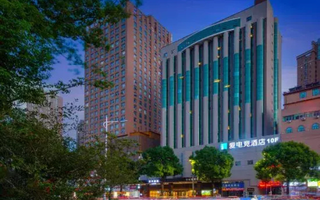 i Electronic Sports Hotel (Xinyang Railway Station Tianrun Plaza)