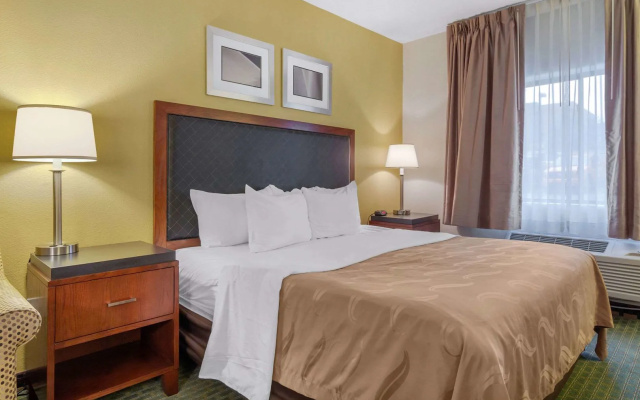 Spark by Hilton Lakewood Denver Southwest