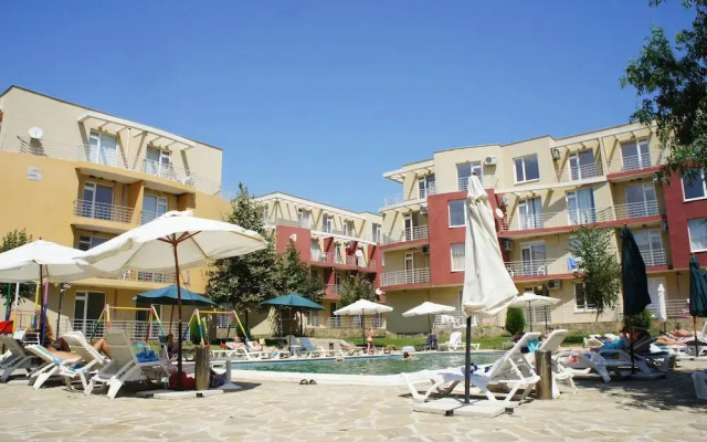 Quiet Family Apartment In Sunny Day
