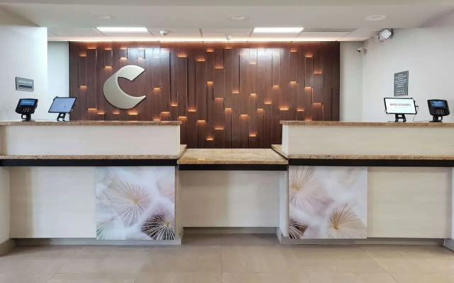 Comfort Inn & Suites Saint Louis Lafayette Square