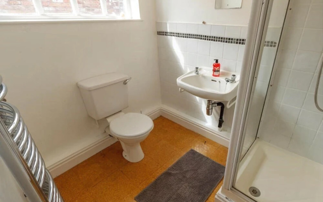 Liverpool Centre Sleeps 16 Stunning