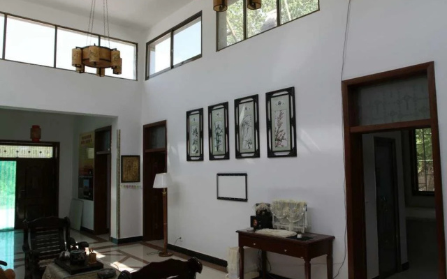 Dunhuang Mountian Spring Hostel
