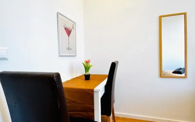 Family 3BR Apartment Near Alterlaa