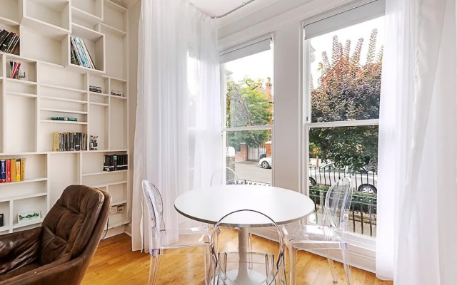 Charming Two-Bedroom Flat in West Hampstead
