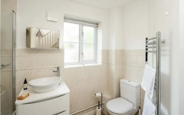 Loughton Hideaway: Cozy 1Bd Near Tube & Nature