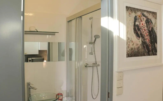 Charming Apartment: only 10 Minutes to the Center