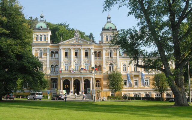 Отель Danubius Health Spa Resort Nové Lázne Чехия, Марианске-Лазне - 1 отзыв об отеле, цены и фото номеров - забронировать отель Danubius Health Spa Resort Nové Lázne онлайн вид на фасад