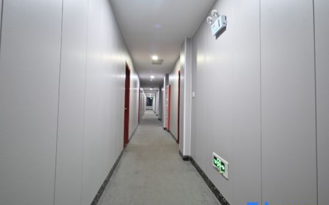 Yuezhijia Business Hotel (Huoshan Ferris Wheel Passenger Transport Center)