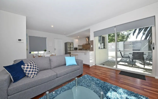 Stylish Apartment near Perth City 2210