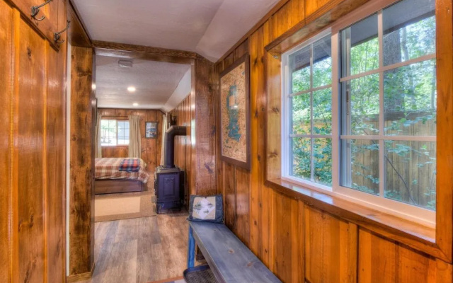 Hole In One 1 Bedroom Cabin by RedAwning