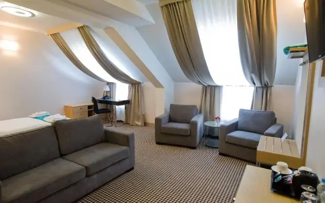 Velvet Hotel & Restaurant