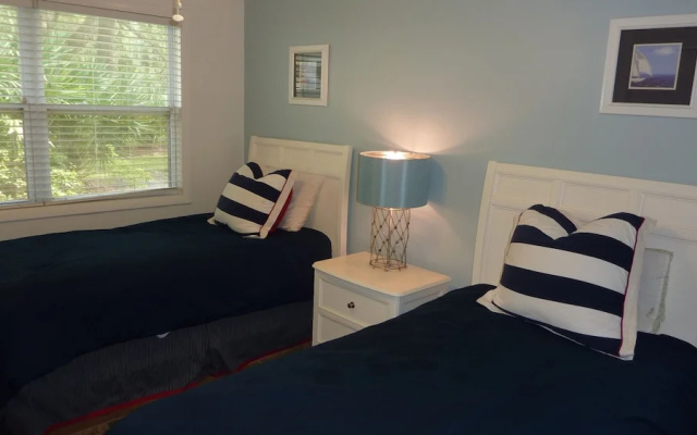 Mellow Yellow - 3 Br Home