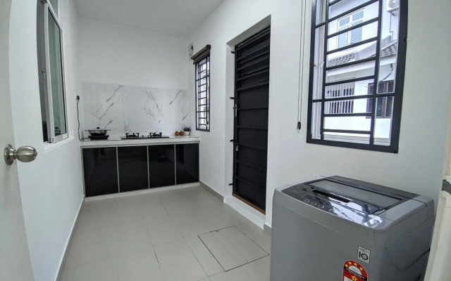 Desaru Comfy Home with Netflix Near Beach, Waterpark & BBQ
