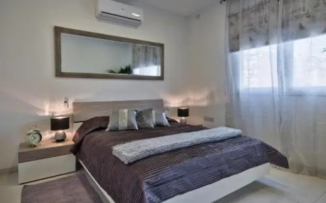 Stanislaus Apartment 4