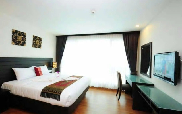 Boss Suites Nana Hotel